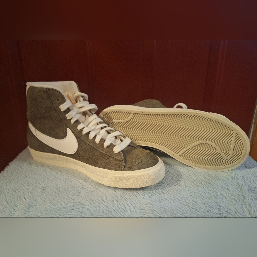 Nike Blazer Mid '77 Vintage - Olive, Size 6 Womens; 4.5 Mens